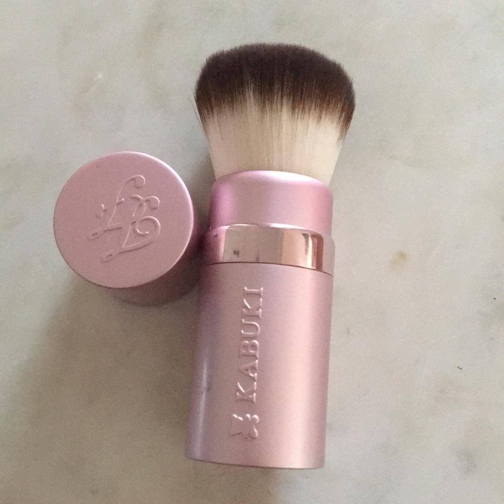 Too Faced Teddy Kabuki